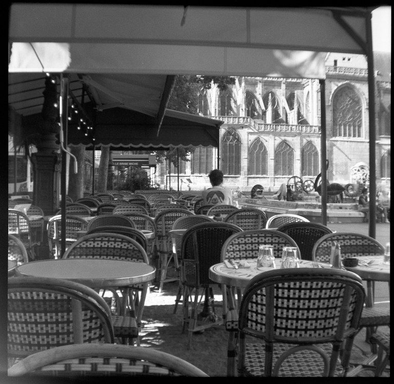 Terrasse et fontaine Tinguely - Paris Beaubourg - juillet 2019